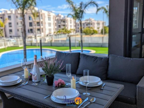 Modern 2 Bed Apt with Com Pool VM52